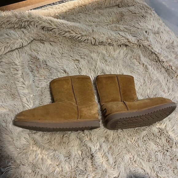 UGG Koolaburra Victoria Short Boot Youth 5 - Picture 2 of 6